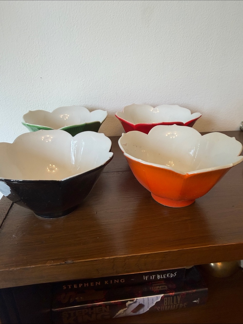 Set of 4 Flower-Shaped Ceramic Bowls - Black, Orange, Red, Green